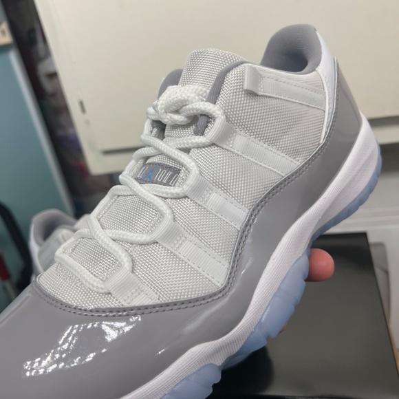 Athletic_Shoes